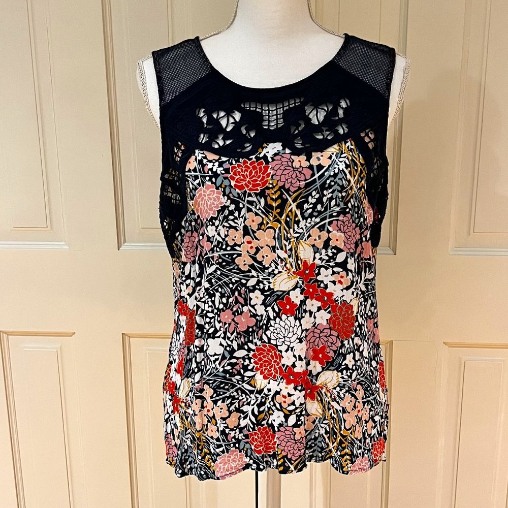 New Angelyne Button Back Detail Top